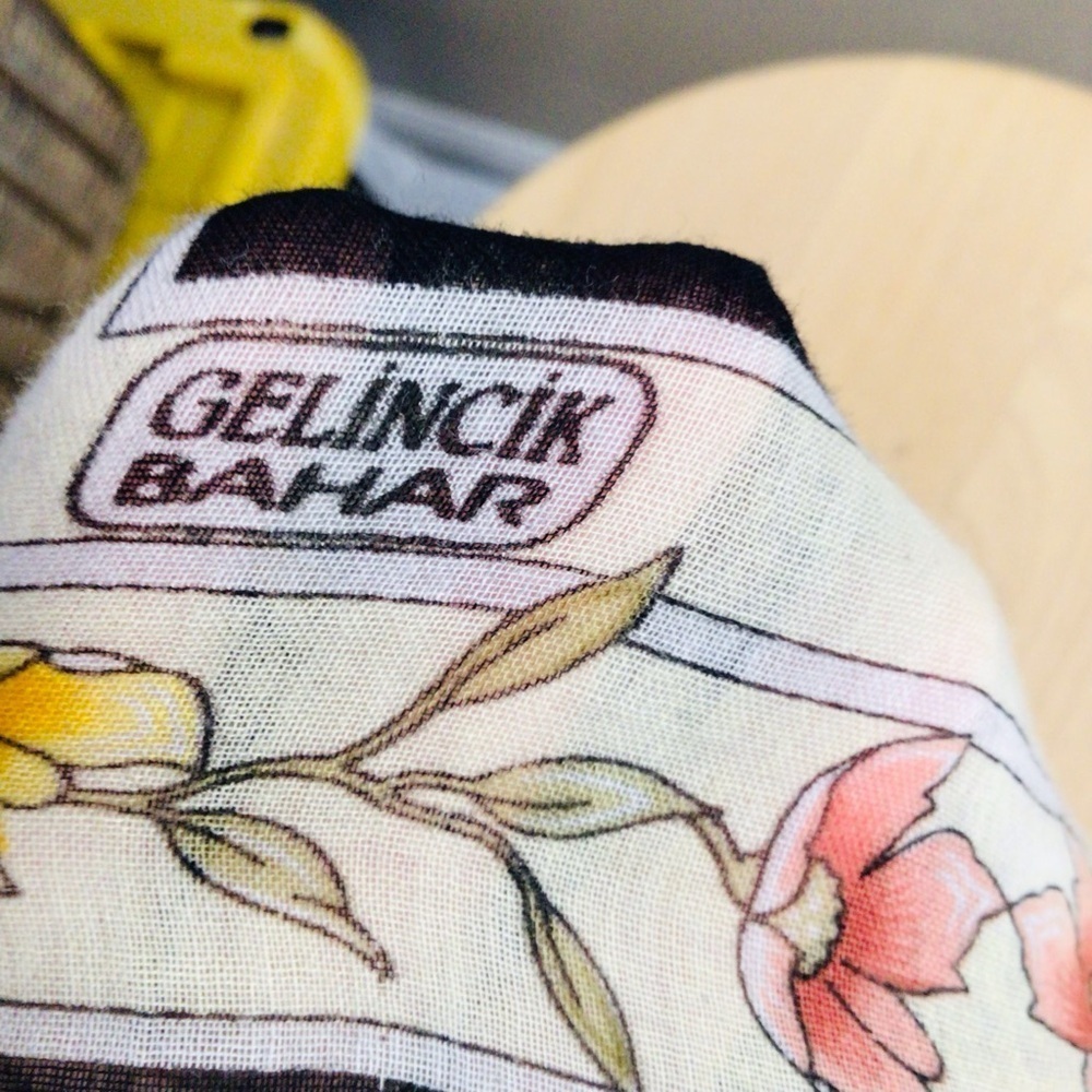 Gelincik Bahar scarf wrap women floral feminine modest vintage rare - Picture 4 of 7